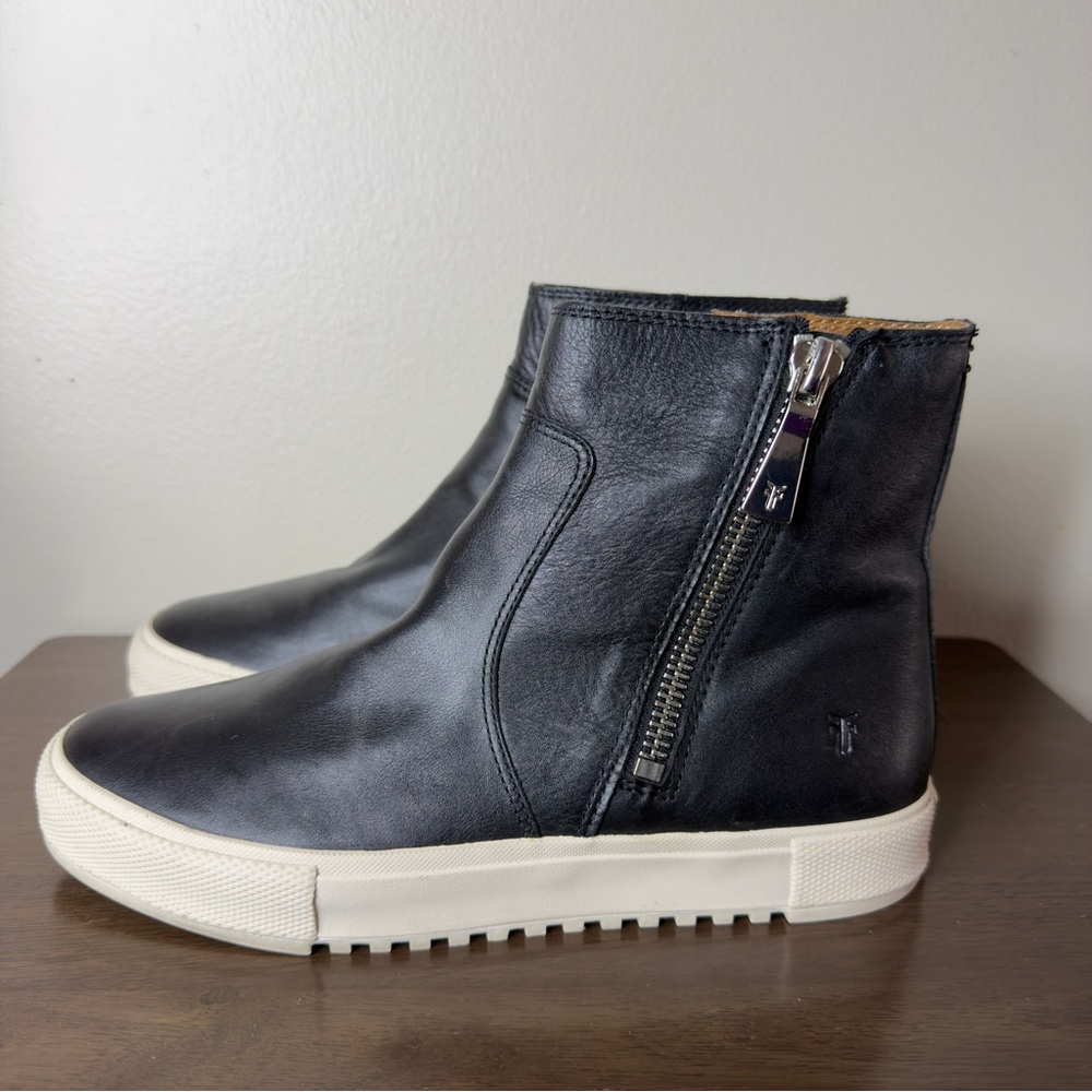 Frye Gia Lug Black Leather Zip Ankle Boots Sz 9.5 Womens